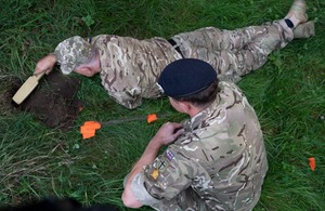British Army trains Ukrainian soldiers in mine disposal skills